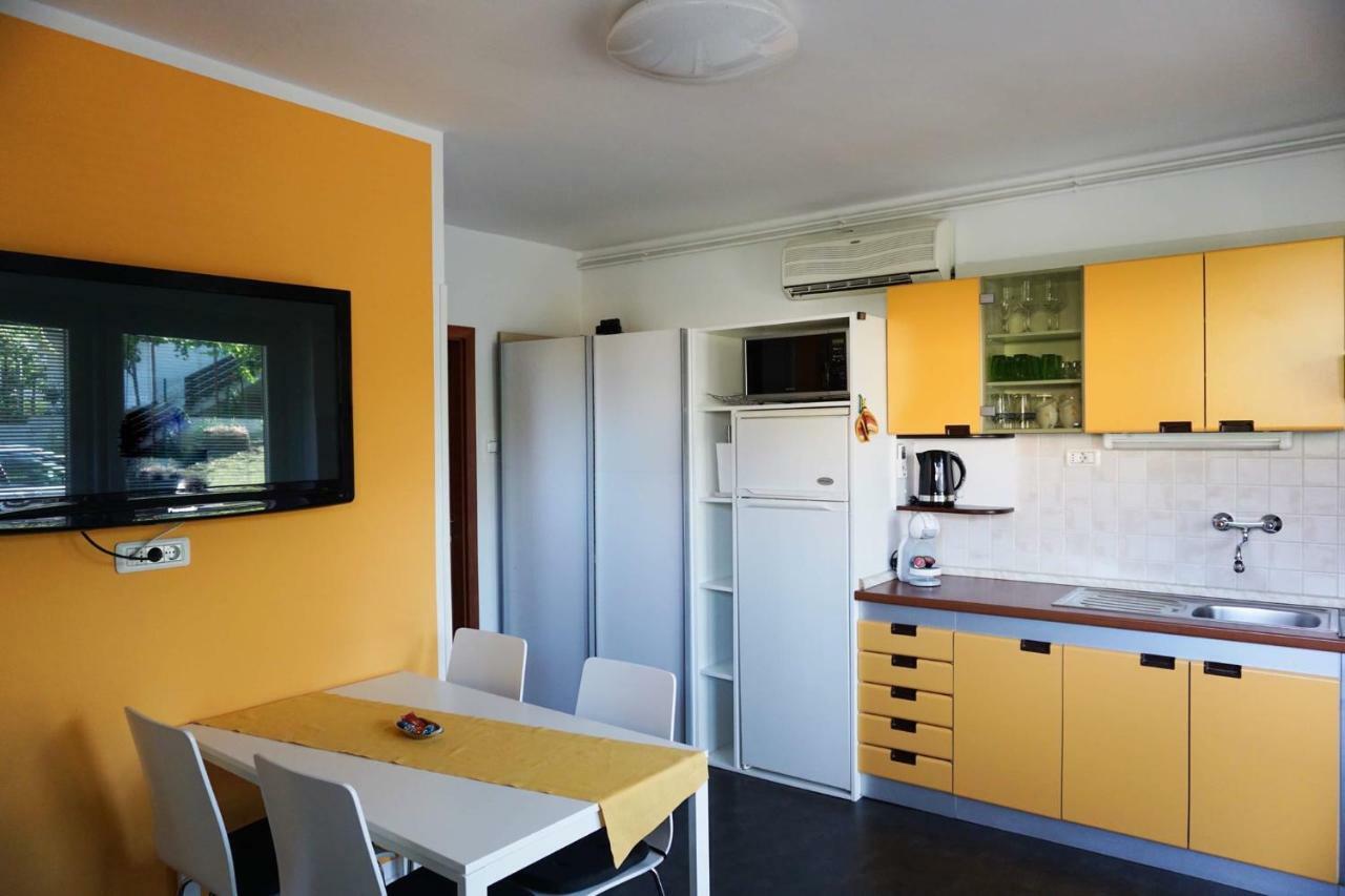 Apartmaji Ela 1 Apartment Izola Exterior foto